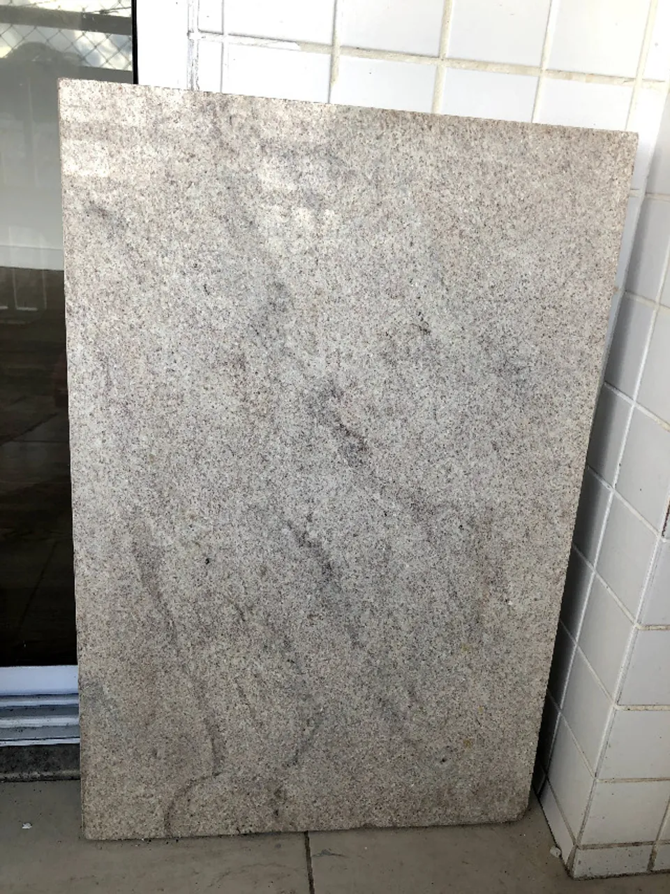 Tampo de granito branco Itaúnas