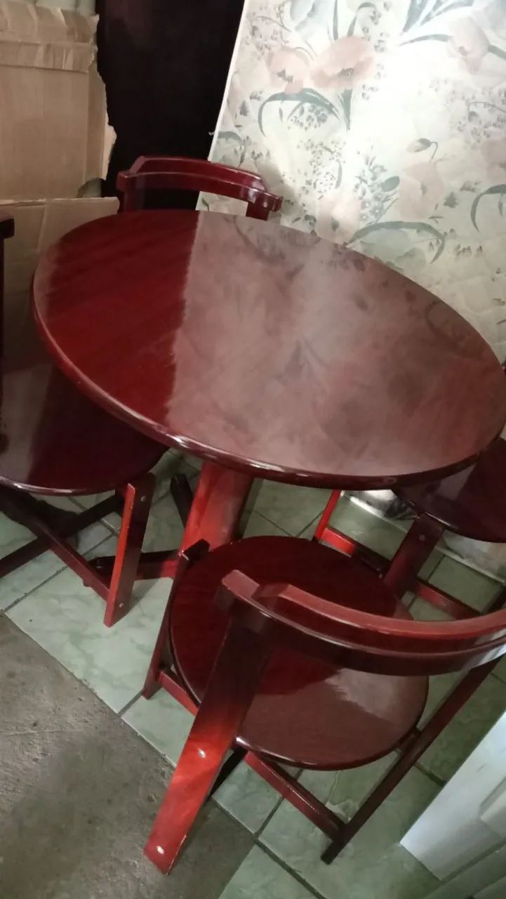 Mesa de Jantar em Madeira Maciça