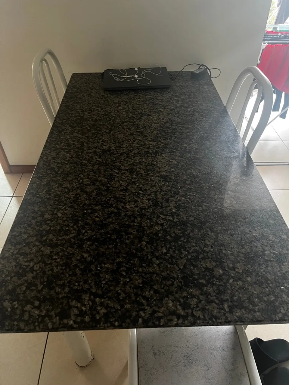 Mesa de granito retangular