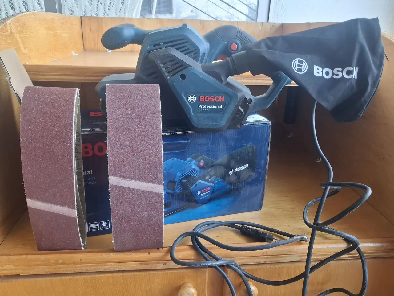 Lixadeira de Cinta Bosch GBS 750 Professional