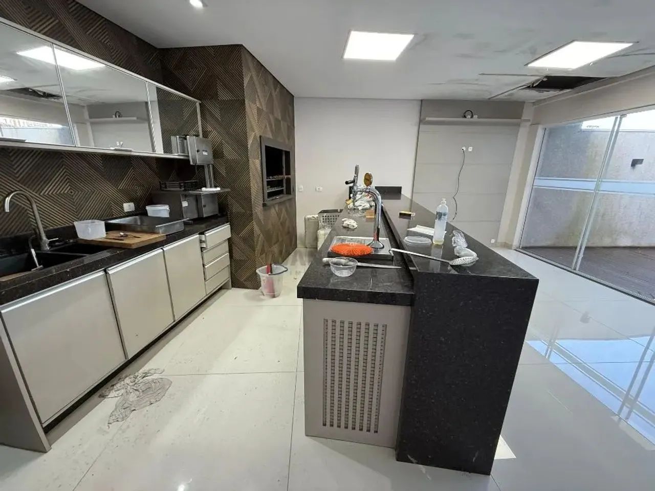 Sala Comercial à Venda em São José dos Pinhais - Foto 2