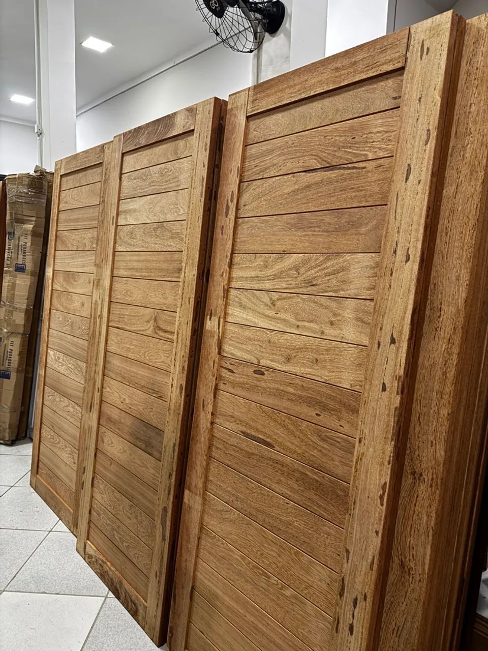 Porta de madeira maciça Angelim Pedra - Queima de Estoque! - Foto 2