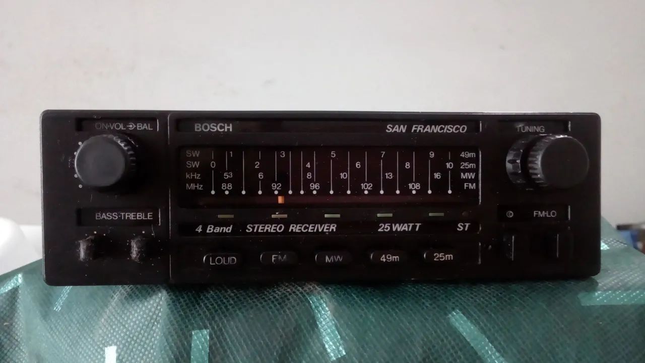 Rádio Automotivo Bosch San Francisco AM/FM 4 Band Stereo Receiver 25 Watt