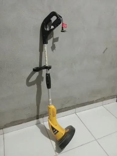 Aparador de grama elétrico