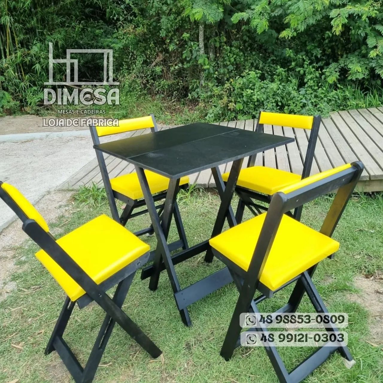 Conjunto de mesa com 4 cadeiras dobráveis