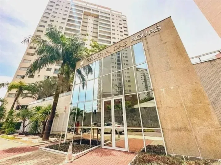 Apartamento com 4 quartos, sendo 2 suítes, antar 14º andar, nascente, bem atrás do shoppin