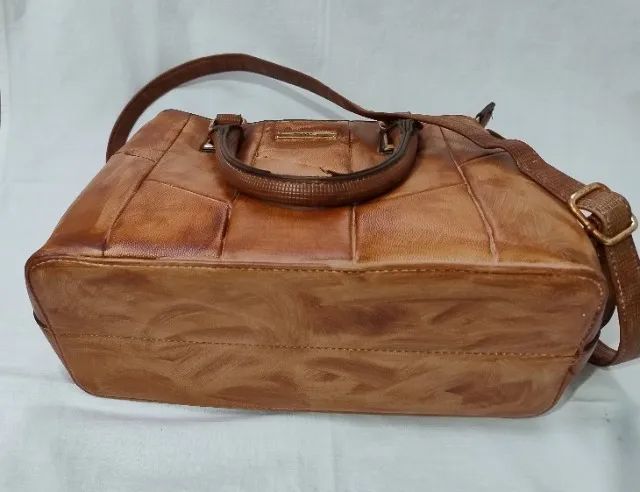 Bolsa Feminina - Couro Sintético- Usada Com pequeno defeito - Foto 3