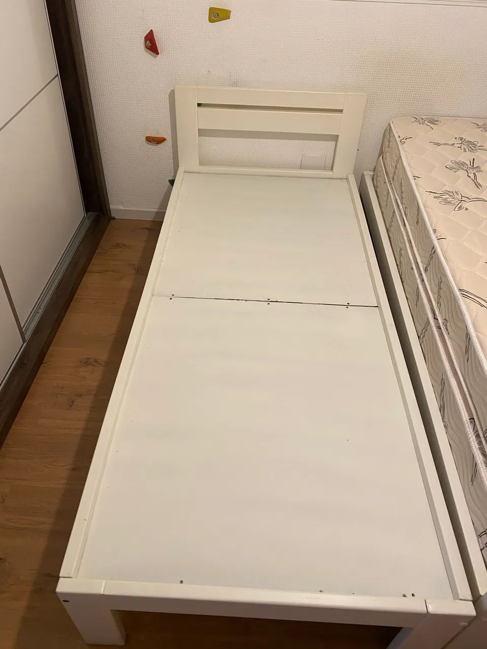 Cama solteiro madeira maciça laqueada com colchão 