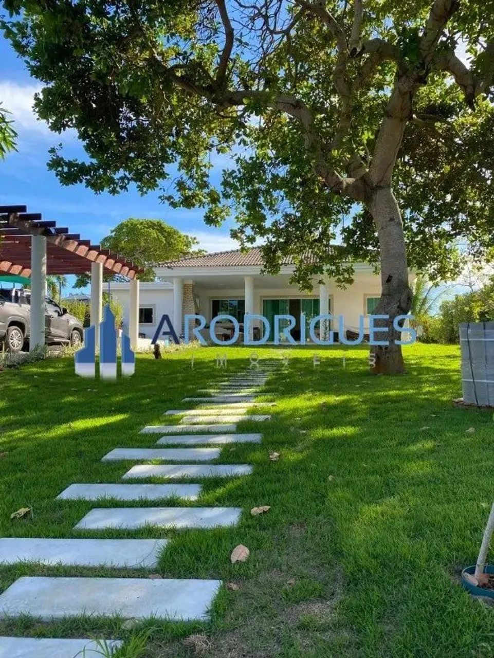 Luxuosa casa em condomínio à venda em Busca Vida, Camaçari-BA: 5 quartos, 5 suítes, 1 sala