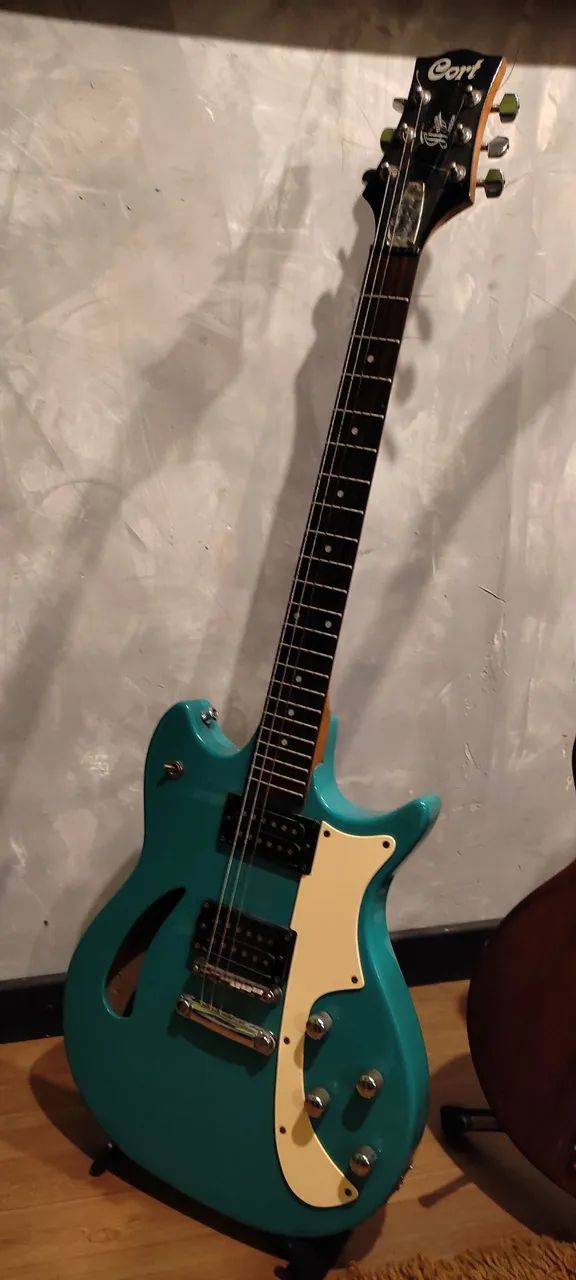 Guitarra Cort JTriggs semi acústica 