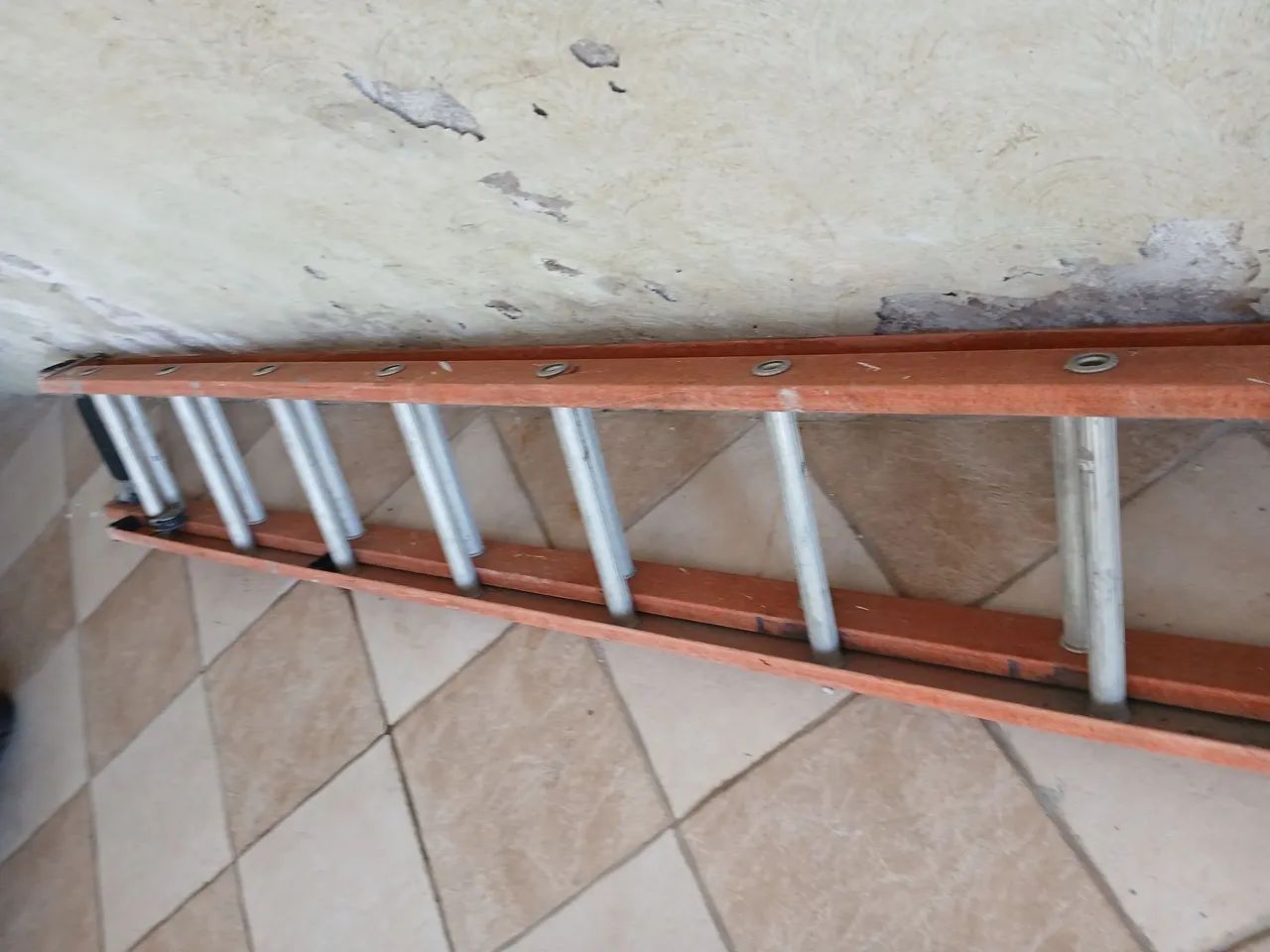 Escada articulada em fibra - 20 degraus eletricista - Foto 4