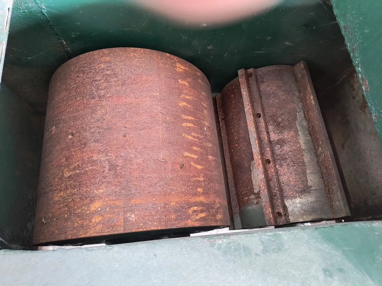Triturador industrial de pedras e resíduos sólidos