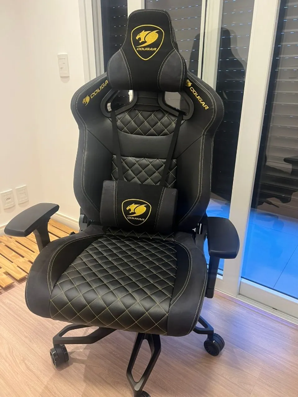 Cadeira de escritório Cougar Armor Titan Pro gamer