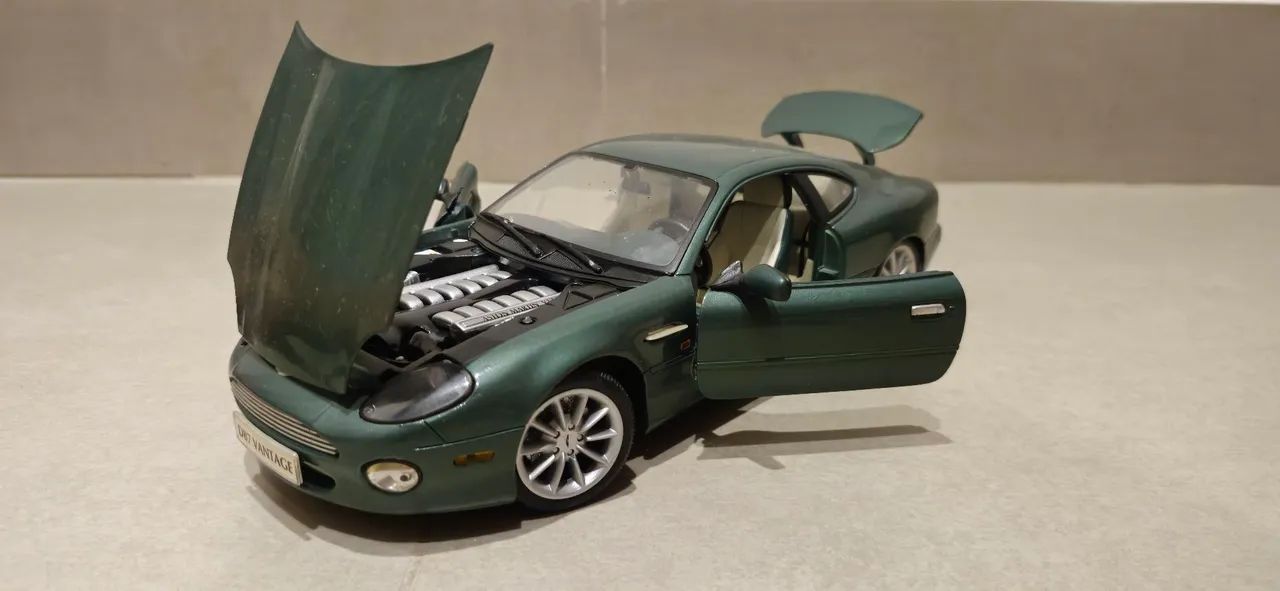 Miniatura Aston Martin Vantage 1/18 - Foto 4