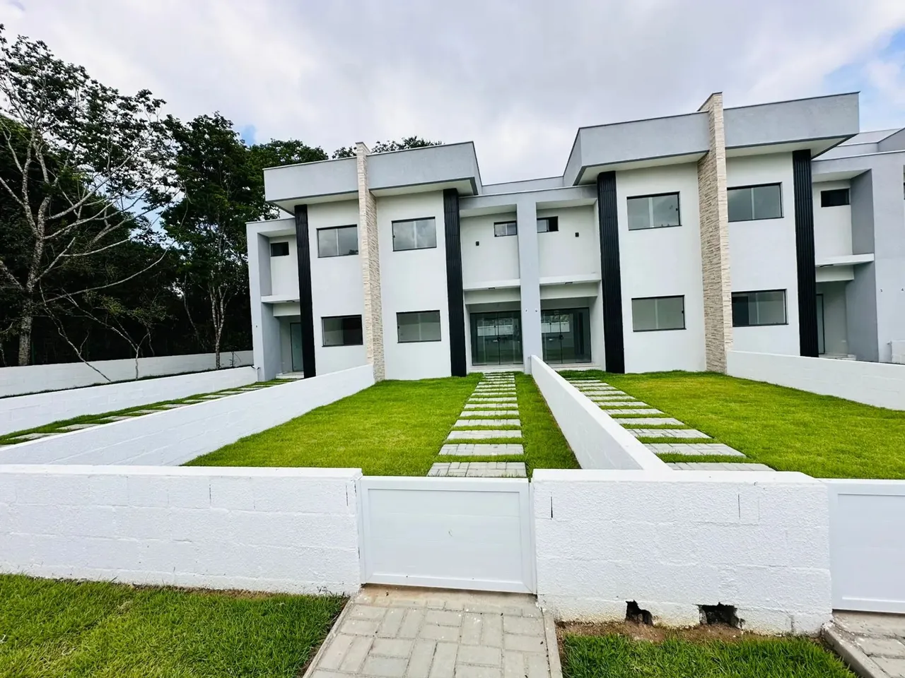 Sobrado para venda com 80,36 metros quadrados com 3 quartos em Aldeia dos Camarás - Camara