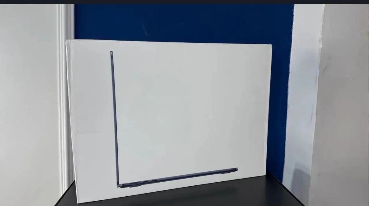 MacBook Air2025 M4 13 pol 256gb 16gb