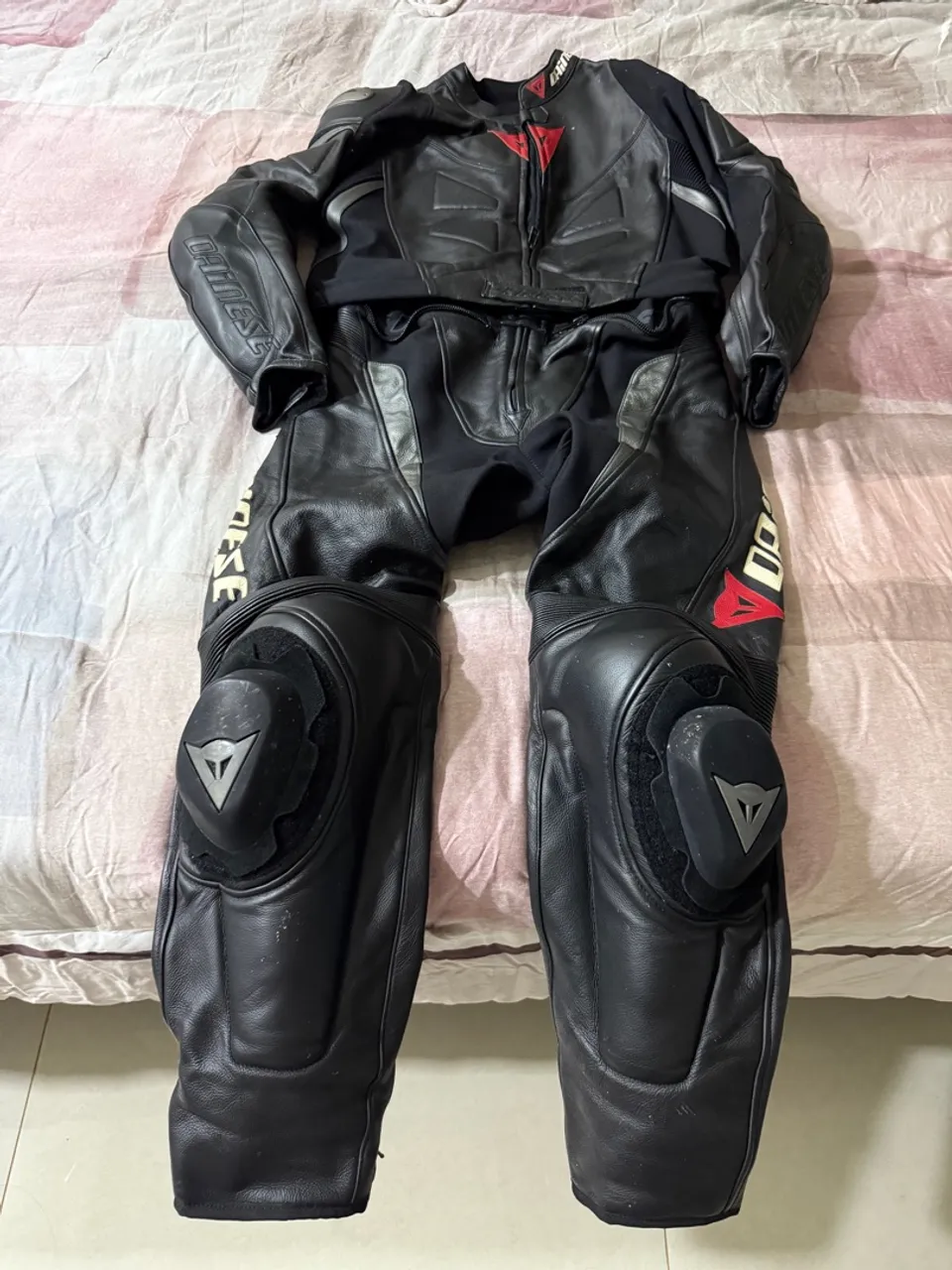Macacão de Couro Dainese - Proteção e Estilo!
