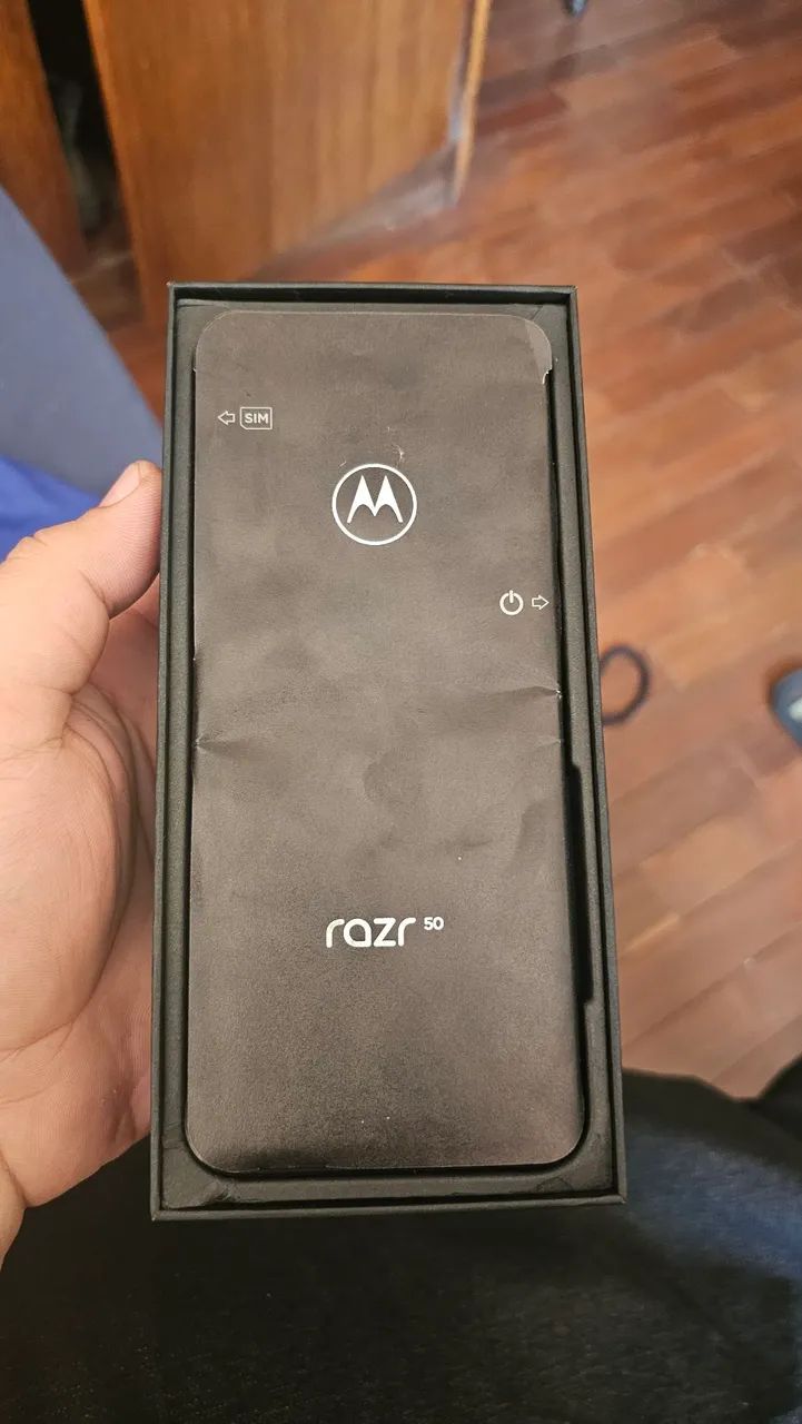 Razr 50 Motorola NOVO NUNCA USADO - Foto 3
