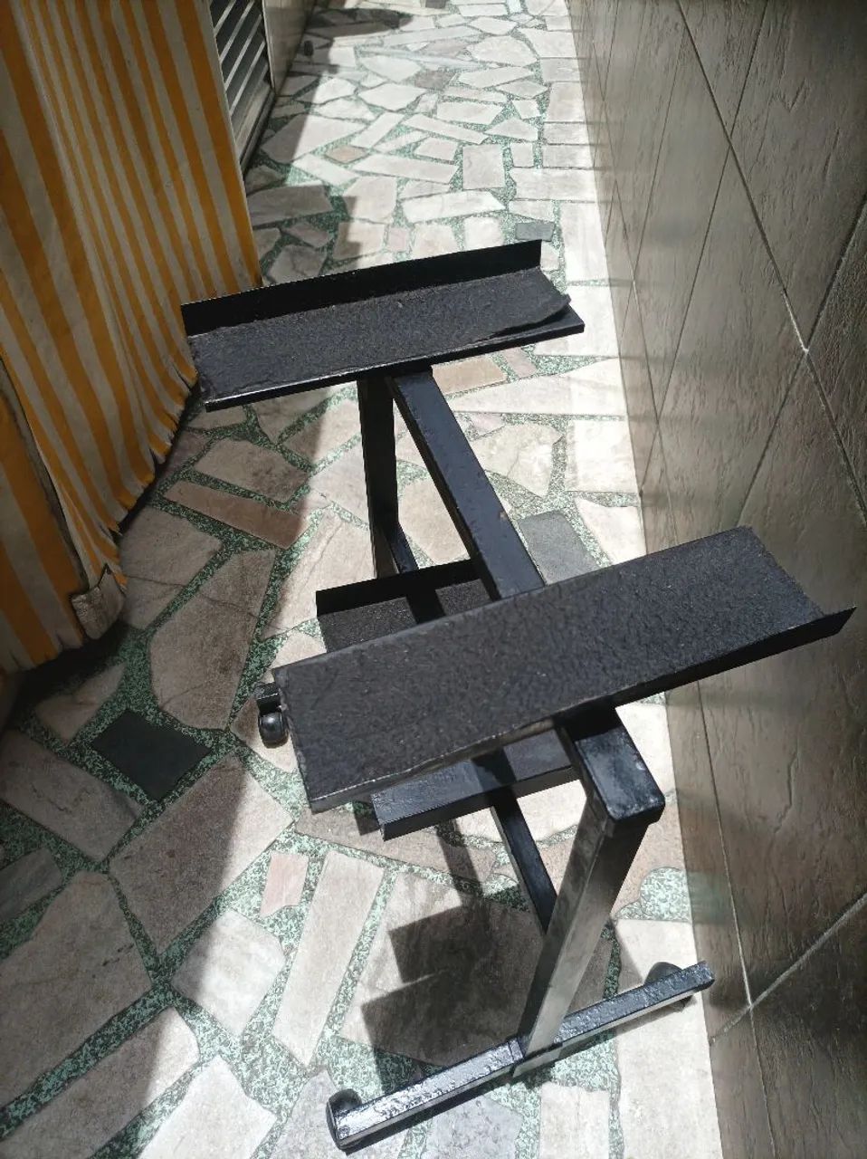 Mesa com rodinhas - ajustável  - Foto 2