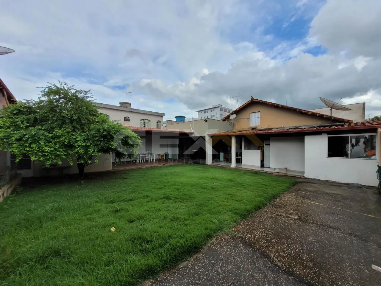 Casa em lote de 420m² com espaço gourmet e sauna