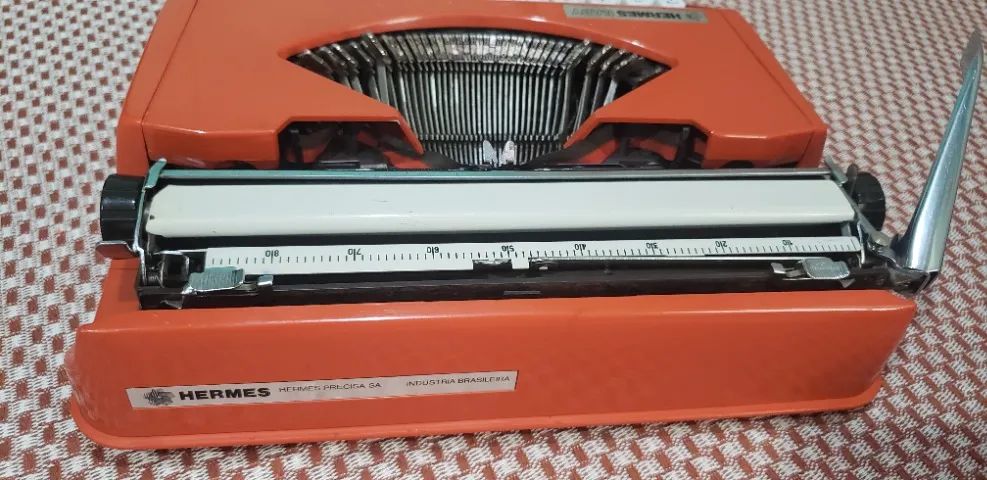 Antiga Maquina Escrever Portátil Hermes Baby - Foto 5