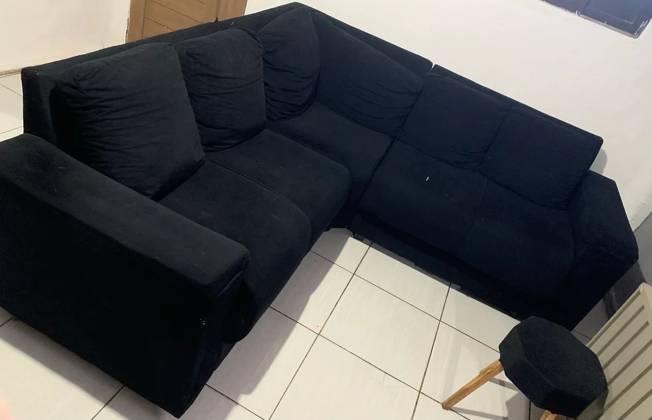 Vendo sofá grande na cor preta 