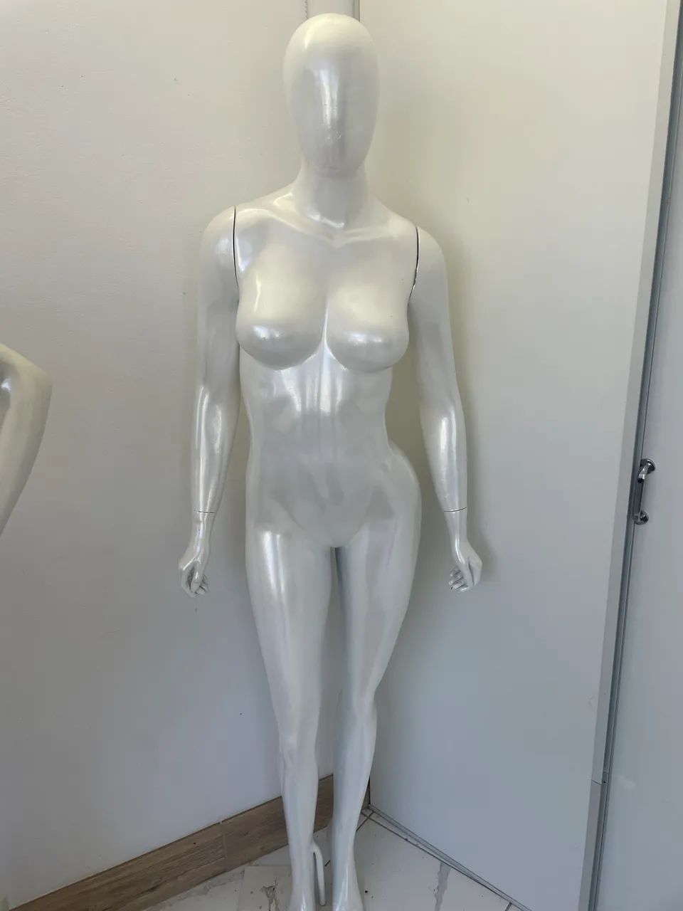 Vendo manequim fibra branco pérola  - Foto 3