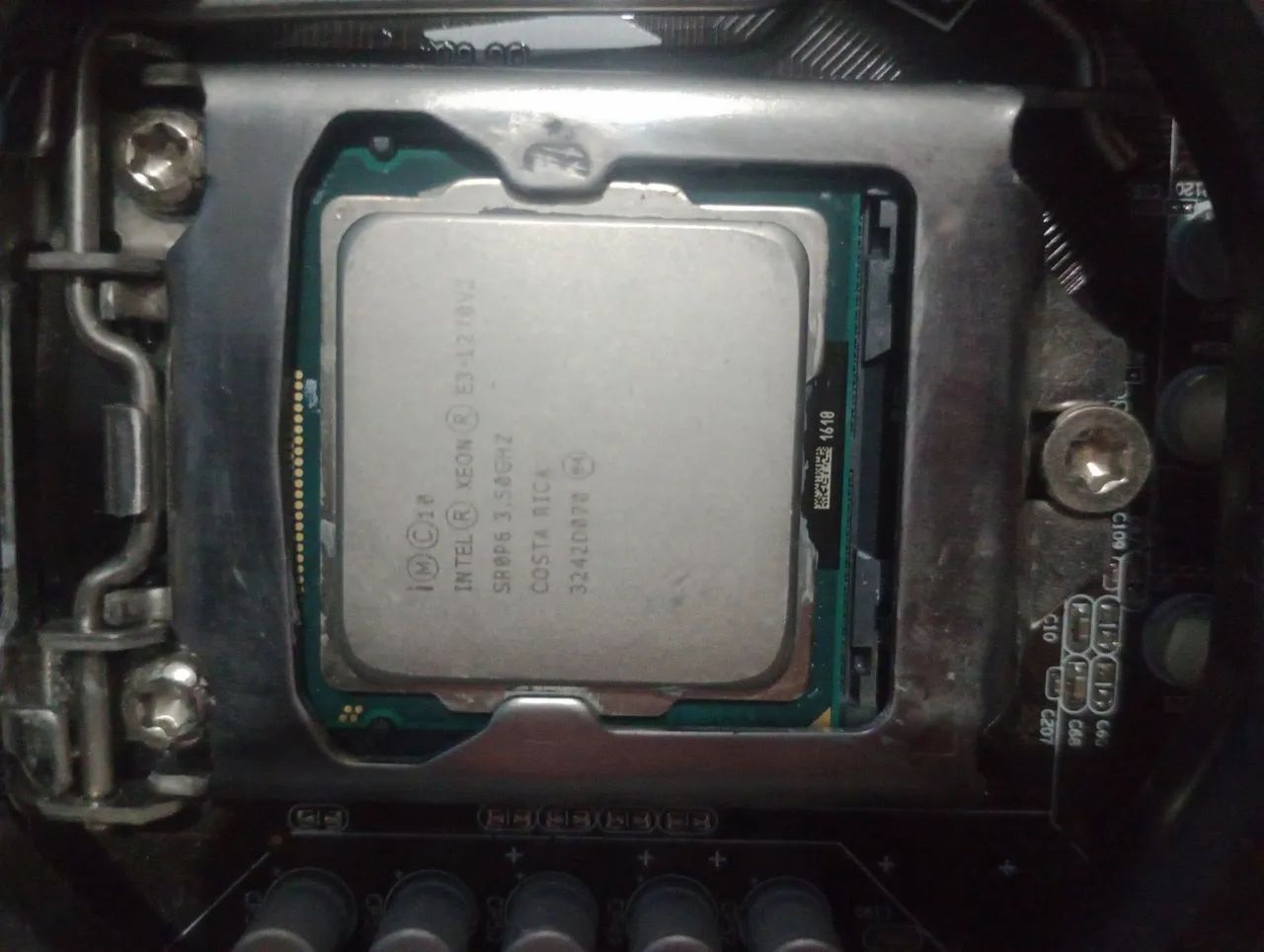 Placa mãe com processador XEON E3 - V2