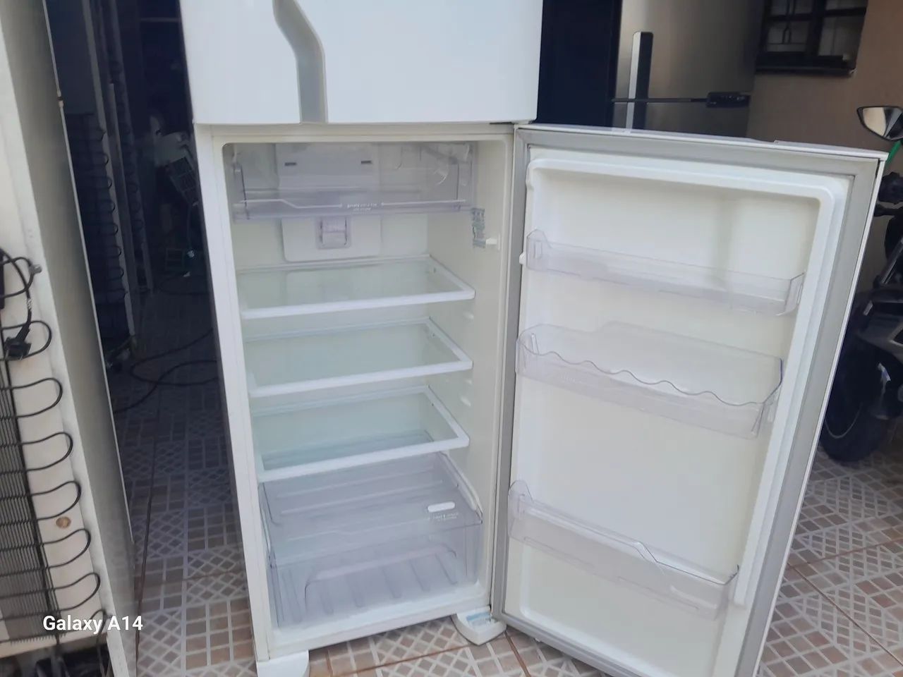 Vendo geladeira 