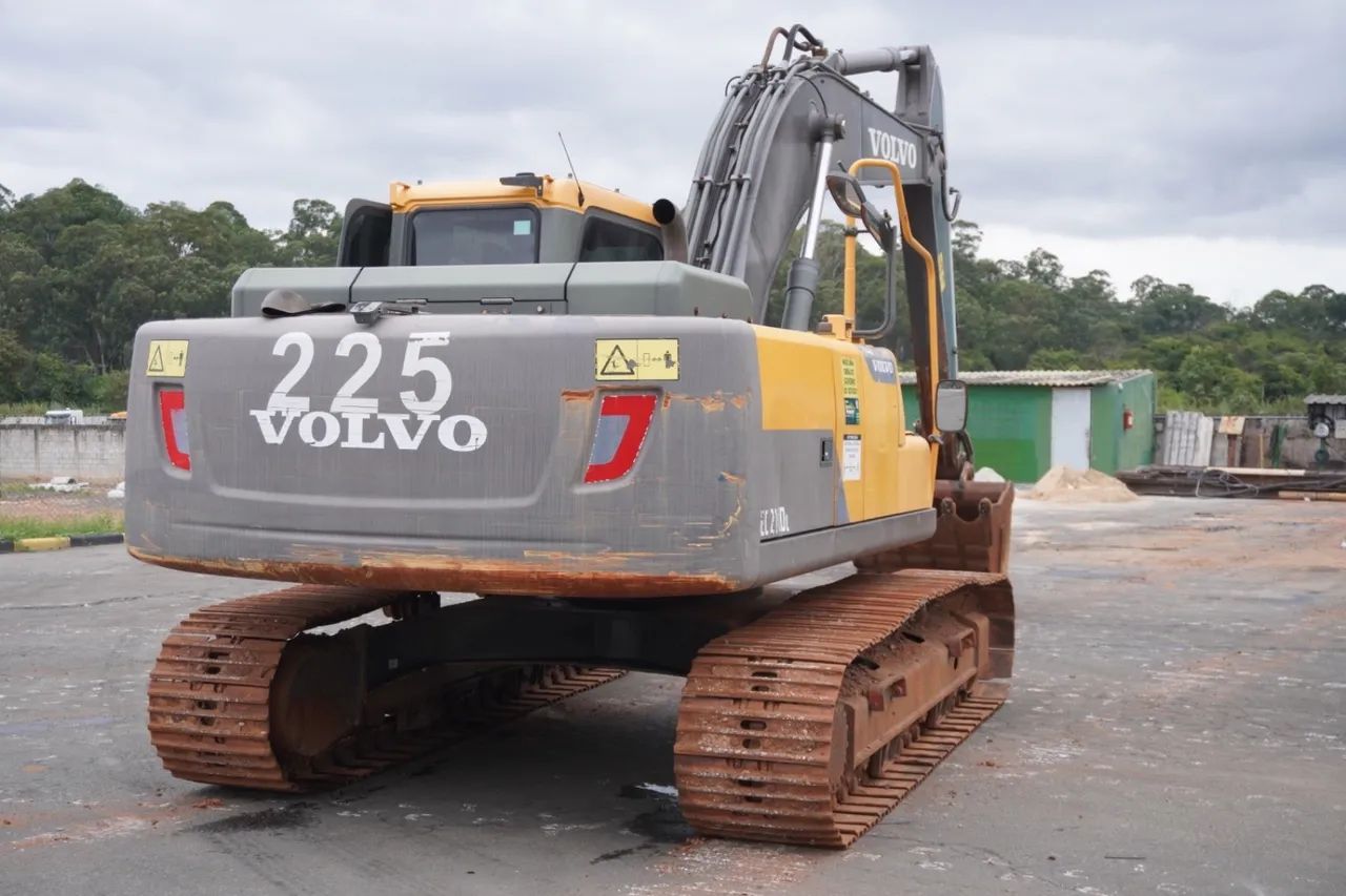 Escavadeira VOLVO EC210D - Foto 3