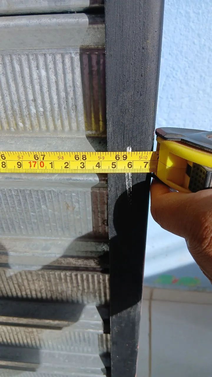 Vendo essa janela de enrolar Completa com Grade med:1×77 de largura e 1×24 de Altura.  - Foto 3
