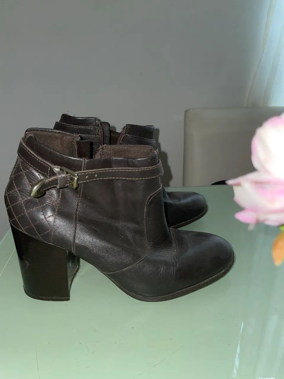 Bota couro 37