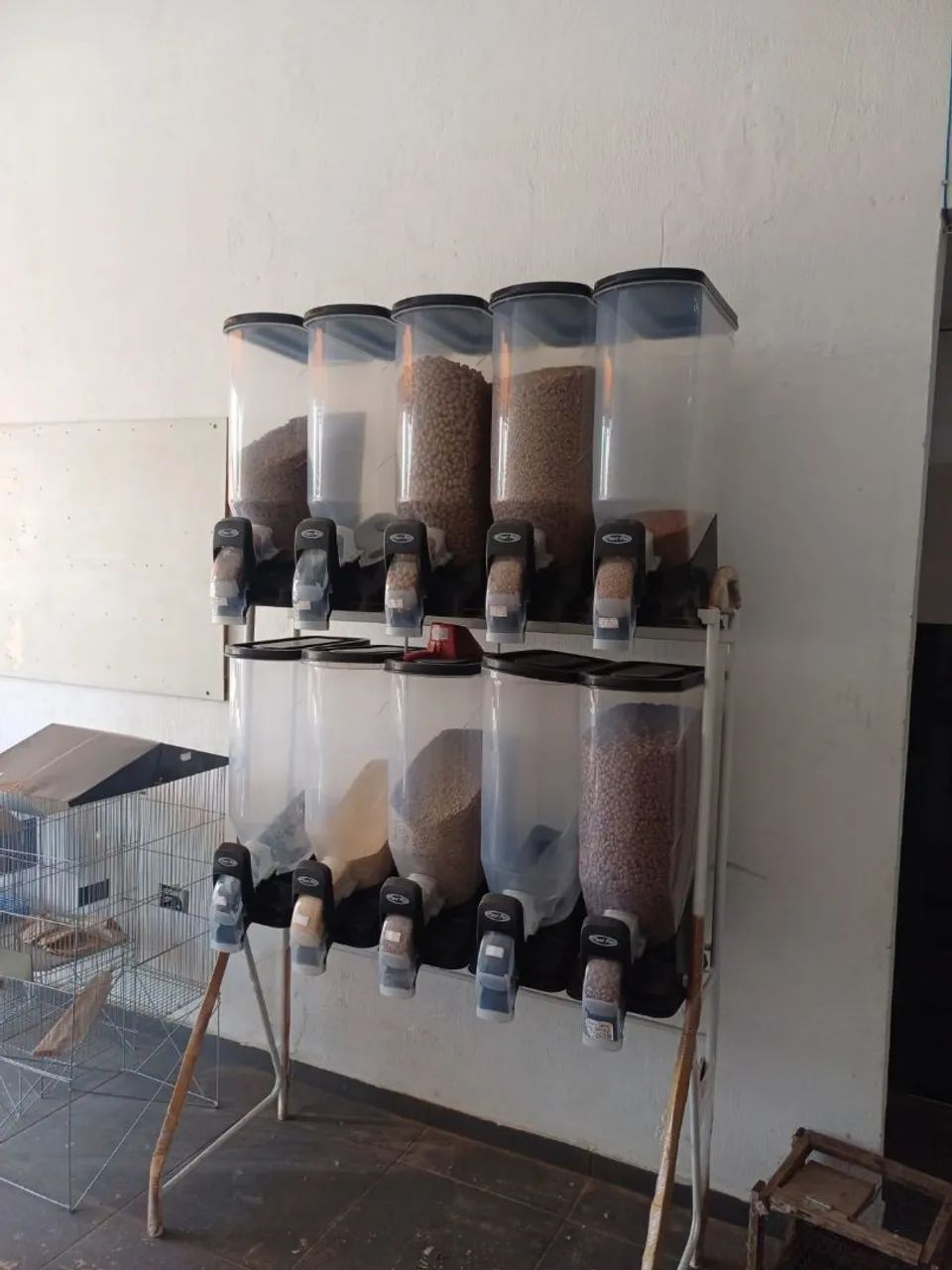Dispenser expositor de ração