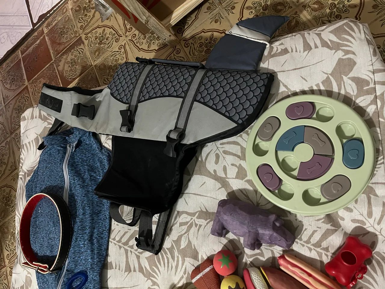 Kit Completo Cachorro GG - Cama + Comedouro + Brinquedos + Roupa Cirúrgica - Foto 4