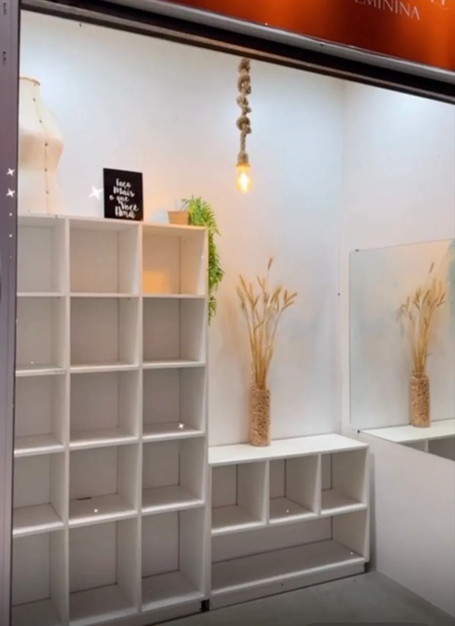 Vendo um box de 3 m² e vendo um box de 2 m² no Centro Fashion 