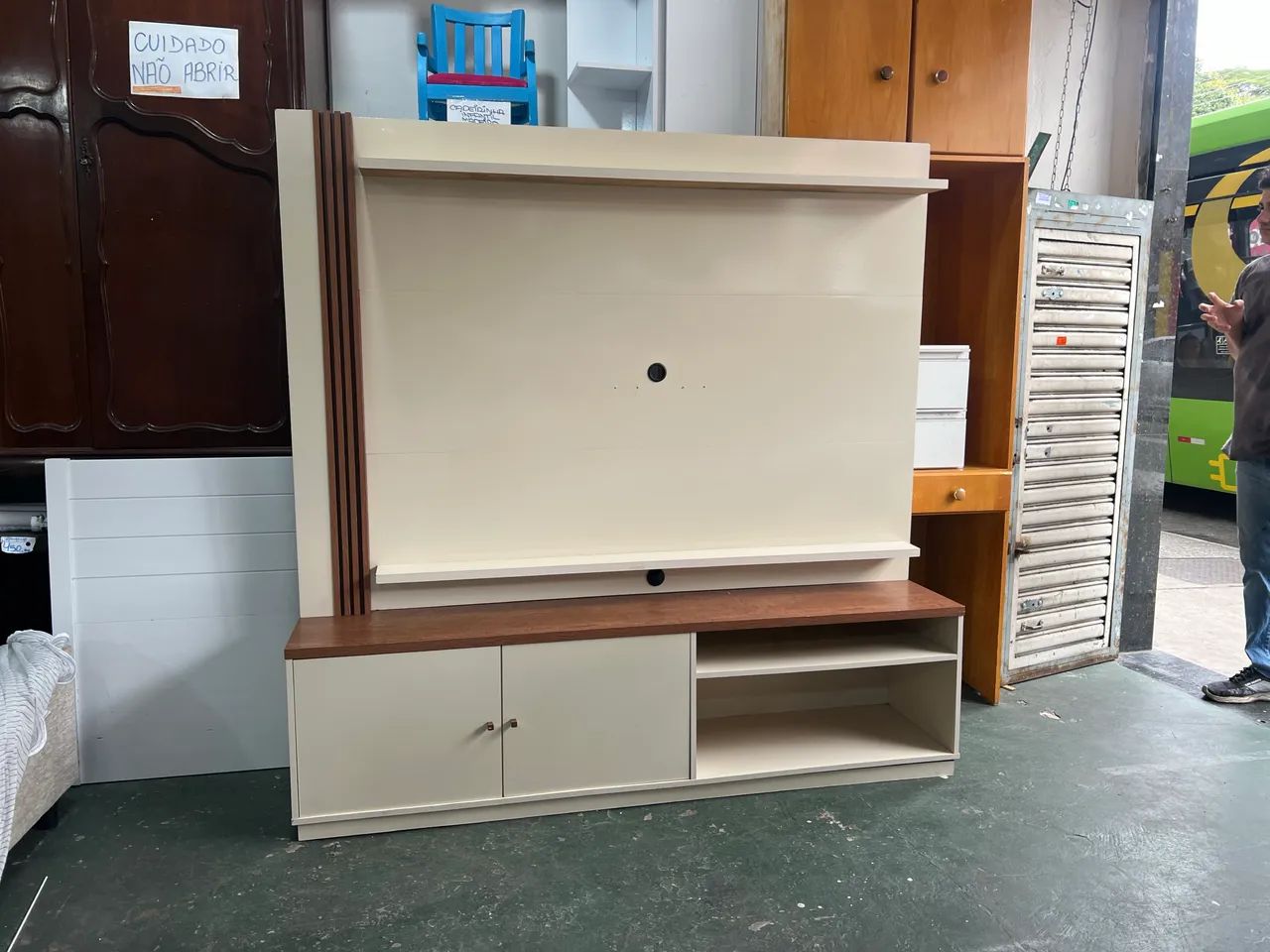 Rack 2 Portas com Painel Ripado 1,80