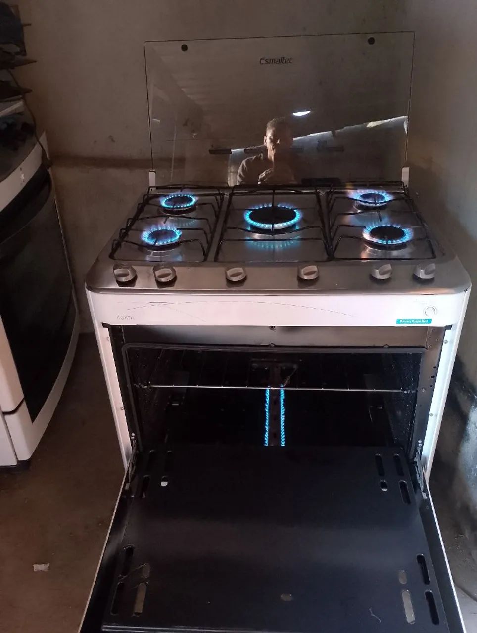 Fogão de cinco bocas com acendimento automático funcionando perfeitamente  - Foto 4