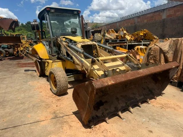 Acabou de chegar Retroescavadeira New Holland LB90 motor Cummins aspirado retirada de PEÇA