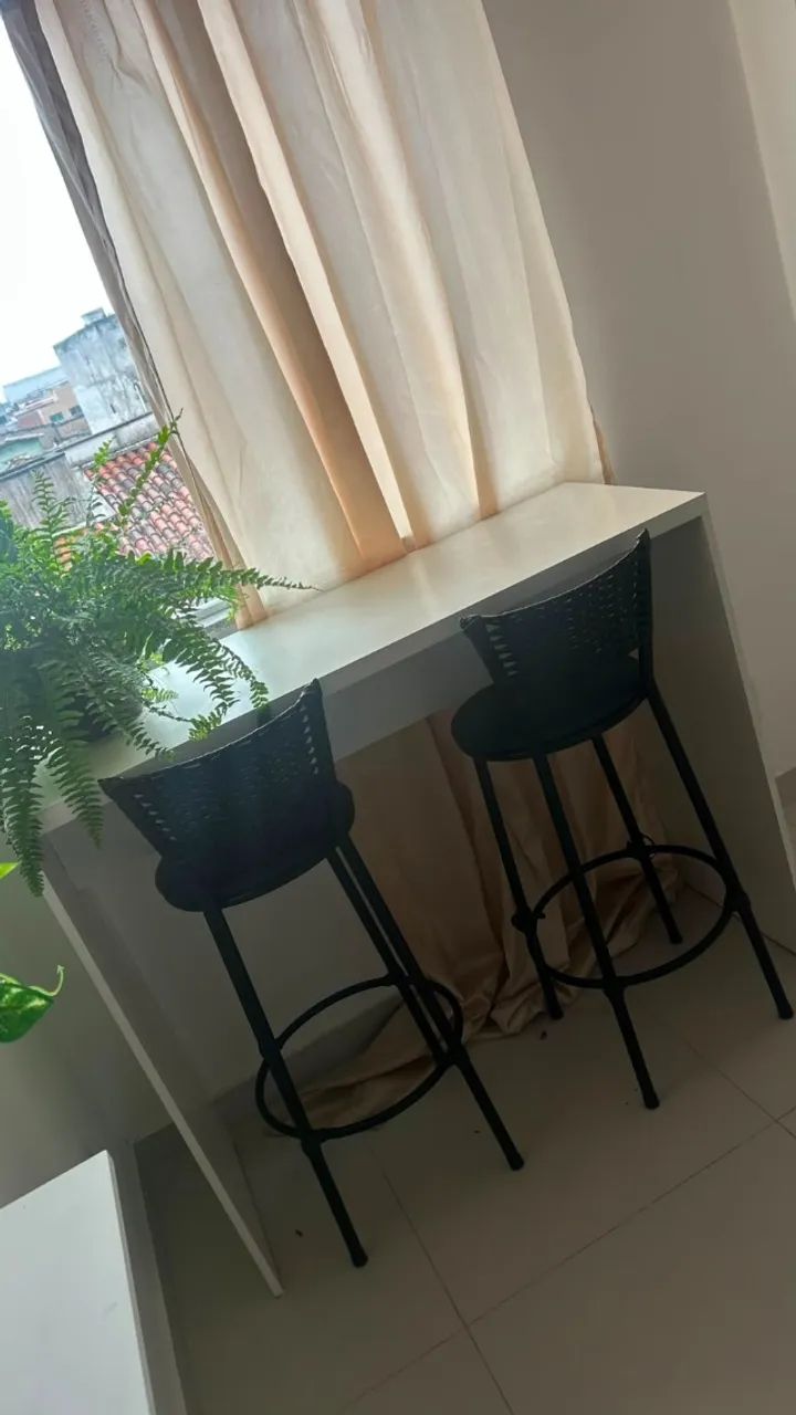 Balcão em mdf com duas banquetas - Foto 3
