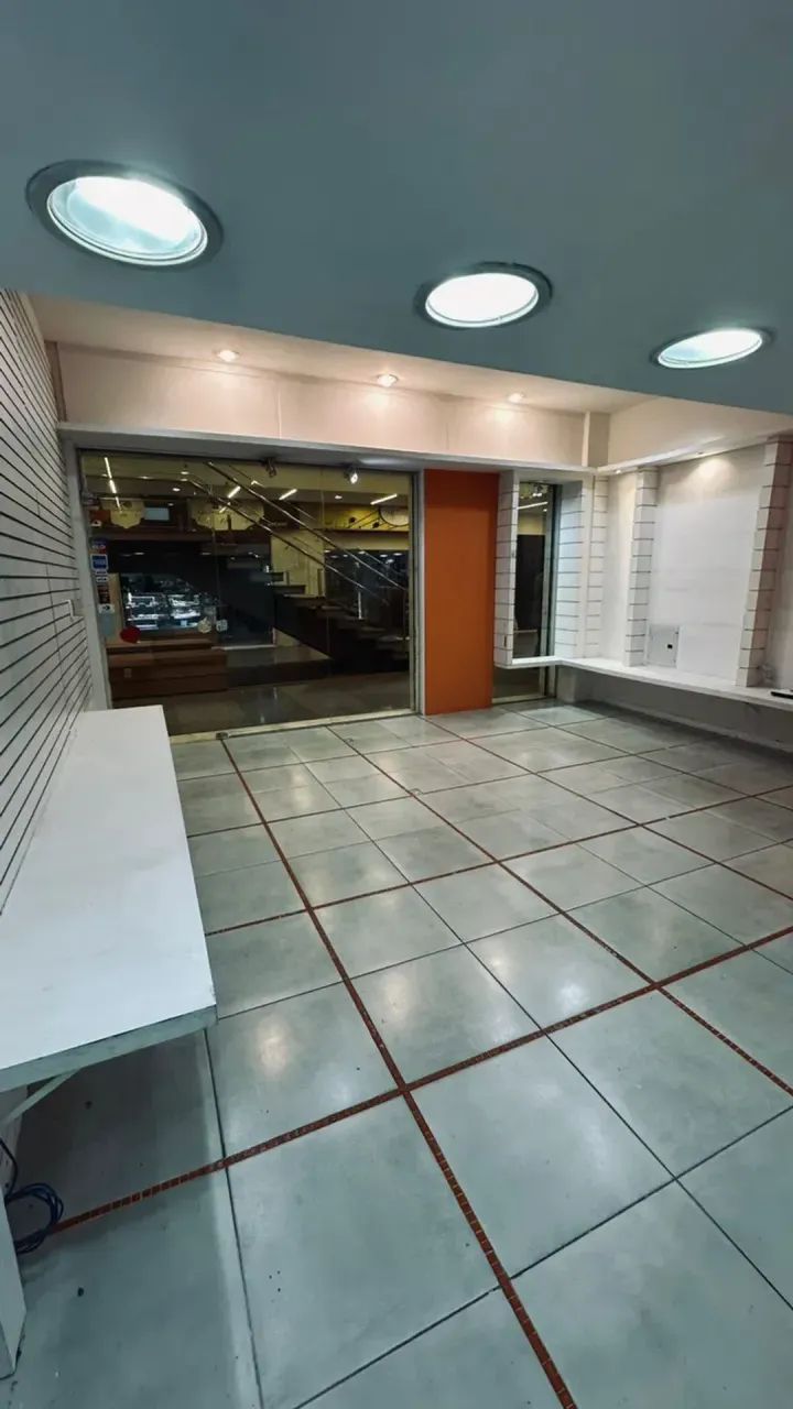 Excelente loja em Galeria no andar térreo