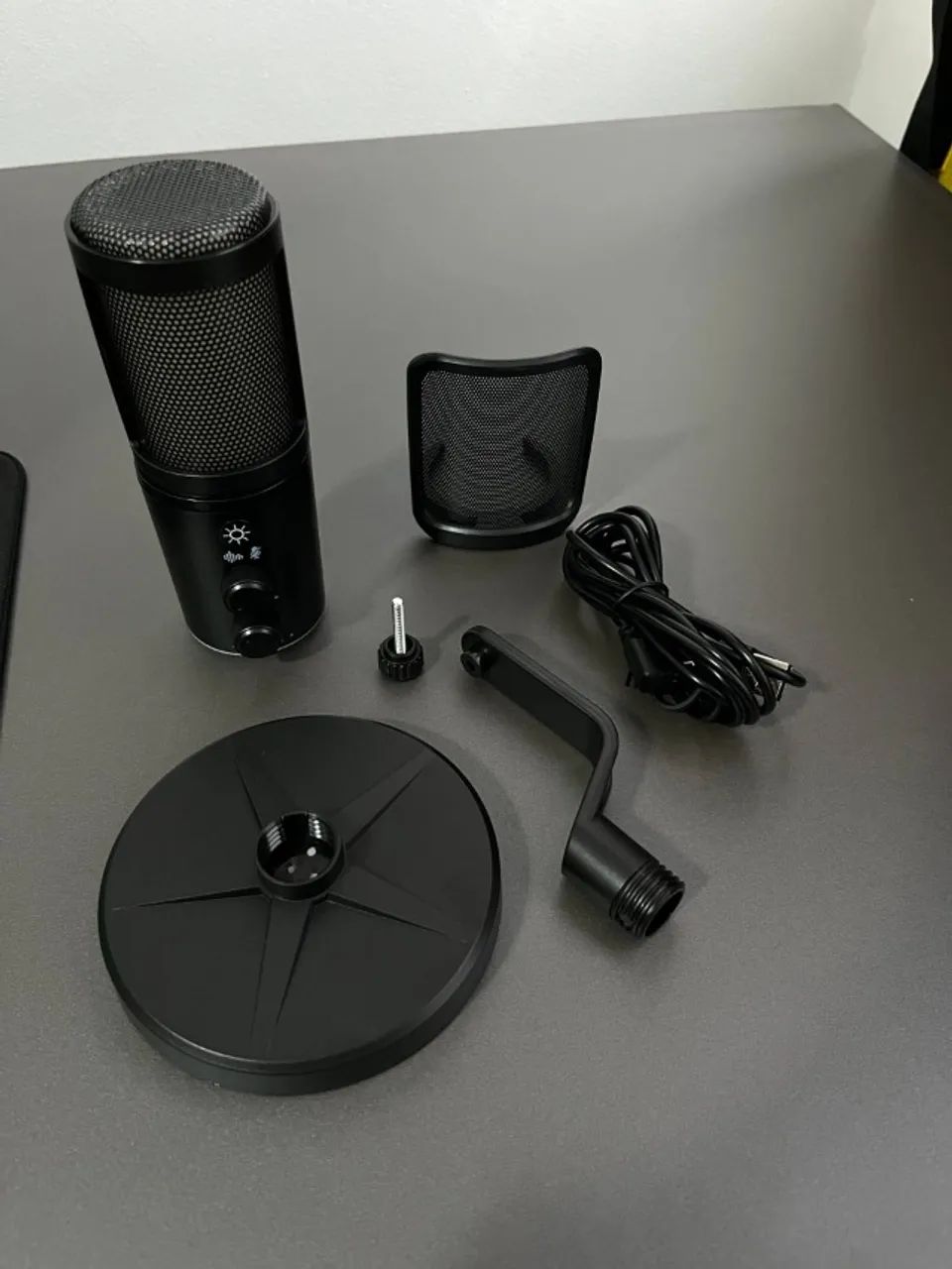 (Novo) Microfone de Mesa com RGB - Foto 3