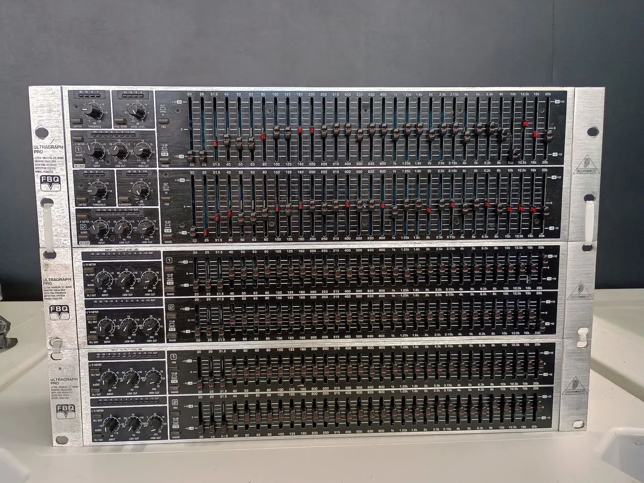 Behringer FBQ 6200 e 3102 equalizadores de 31bandas