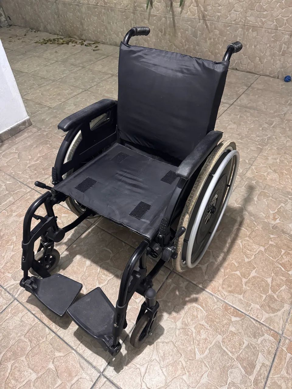Cadeira de Rodas Manual Ortobras AVD Alumínio Pés Eleváveis - Foto 4