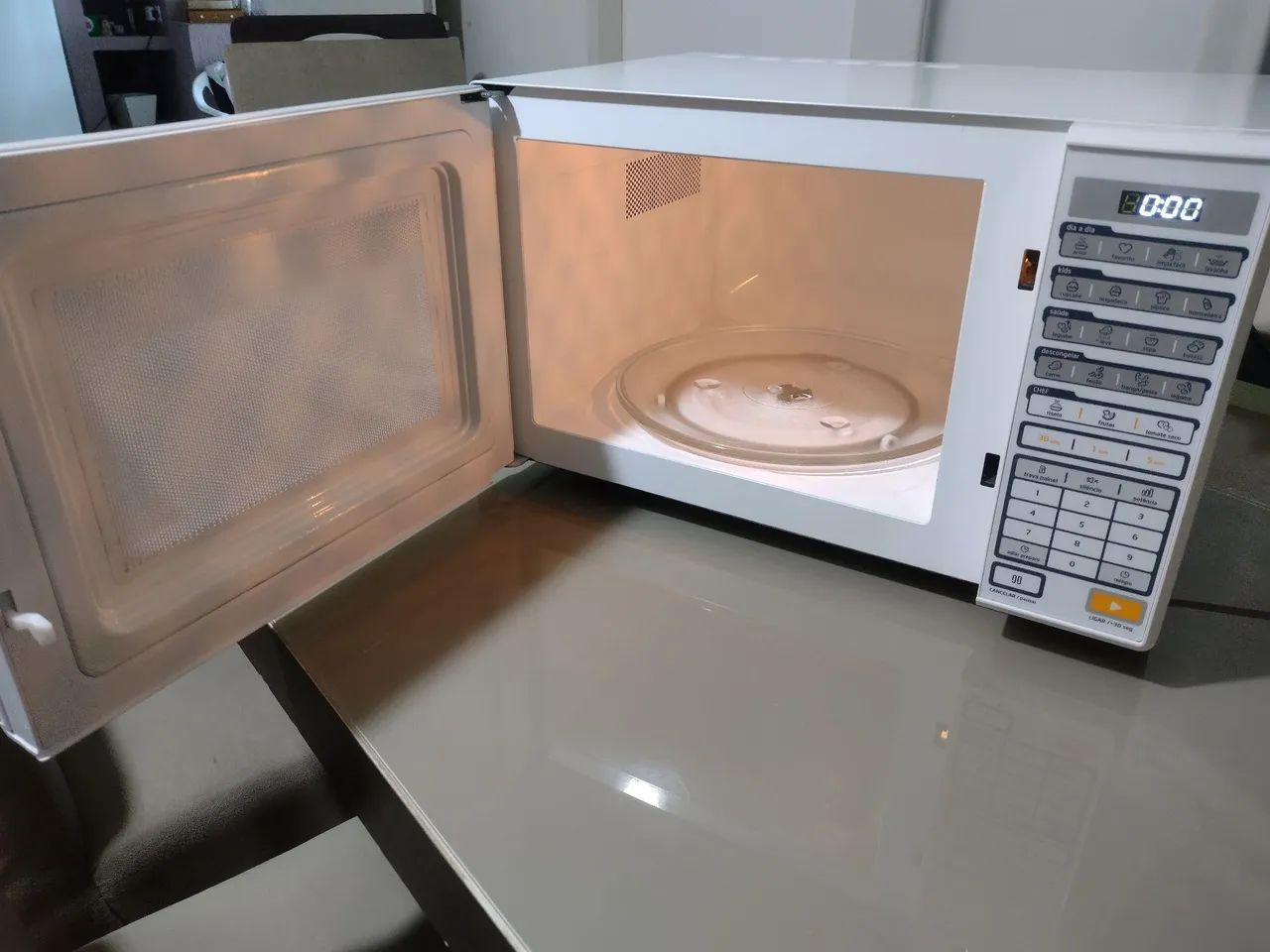 Microondas Midea 31 litros, funcionando perfeitamente  - Foto 3