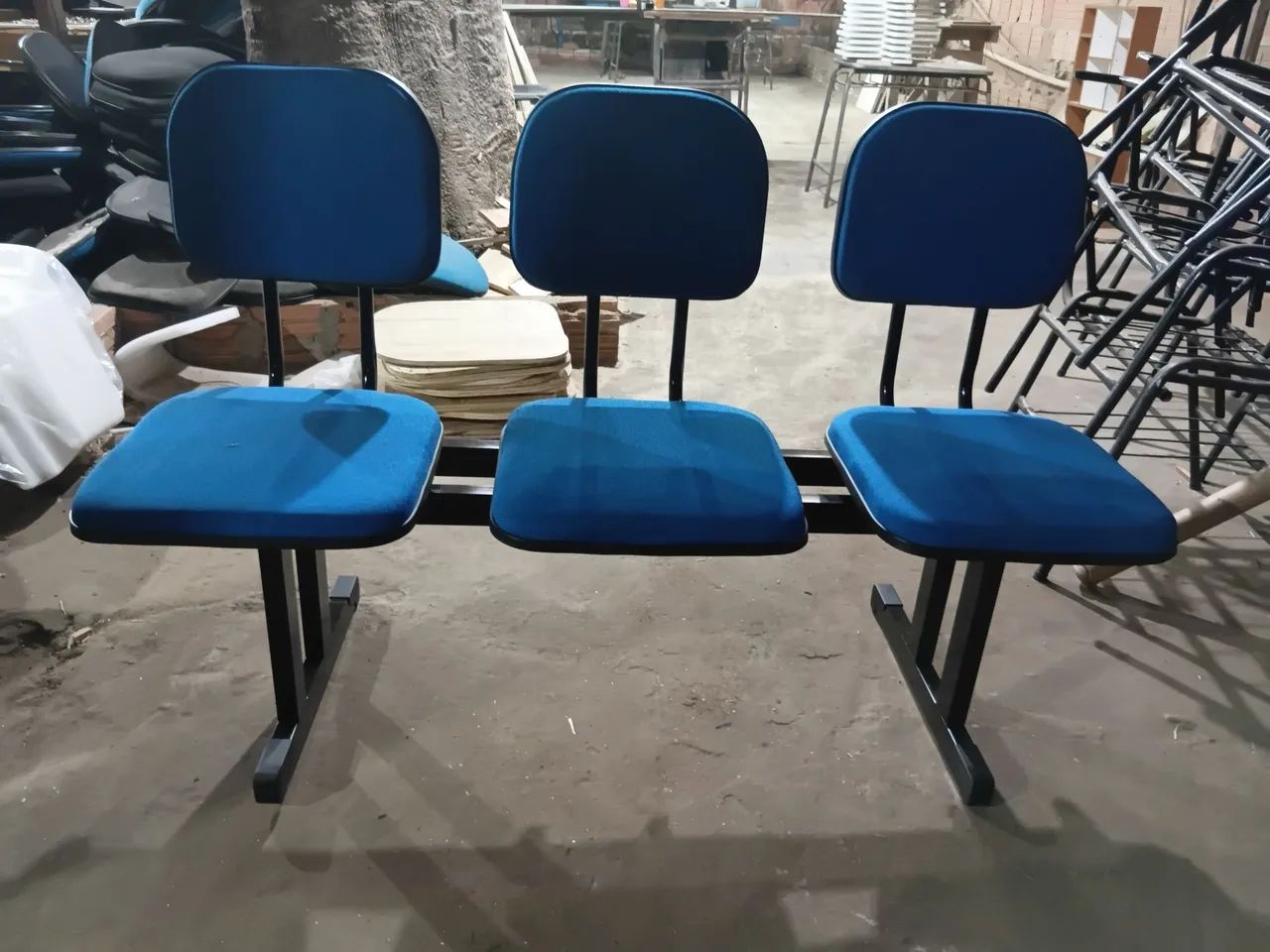 Longarinas de três lugares na cor azul e preto  - Foto 2