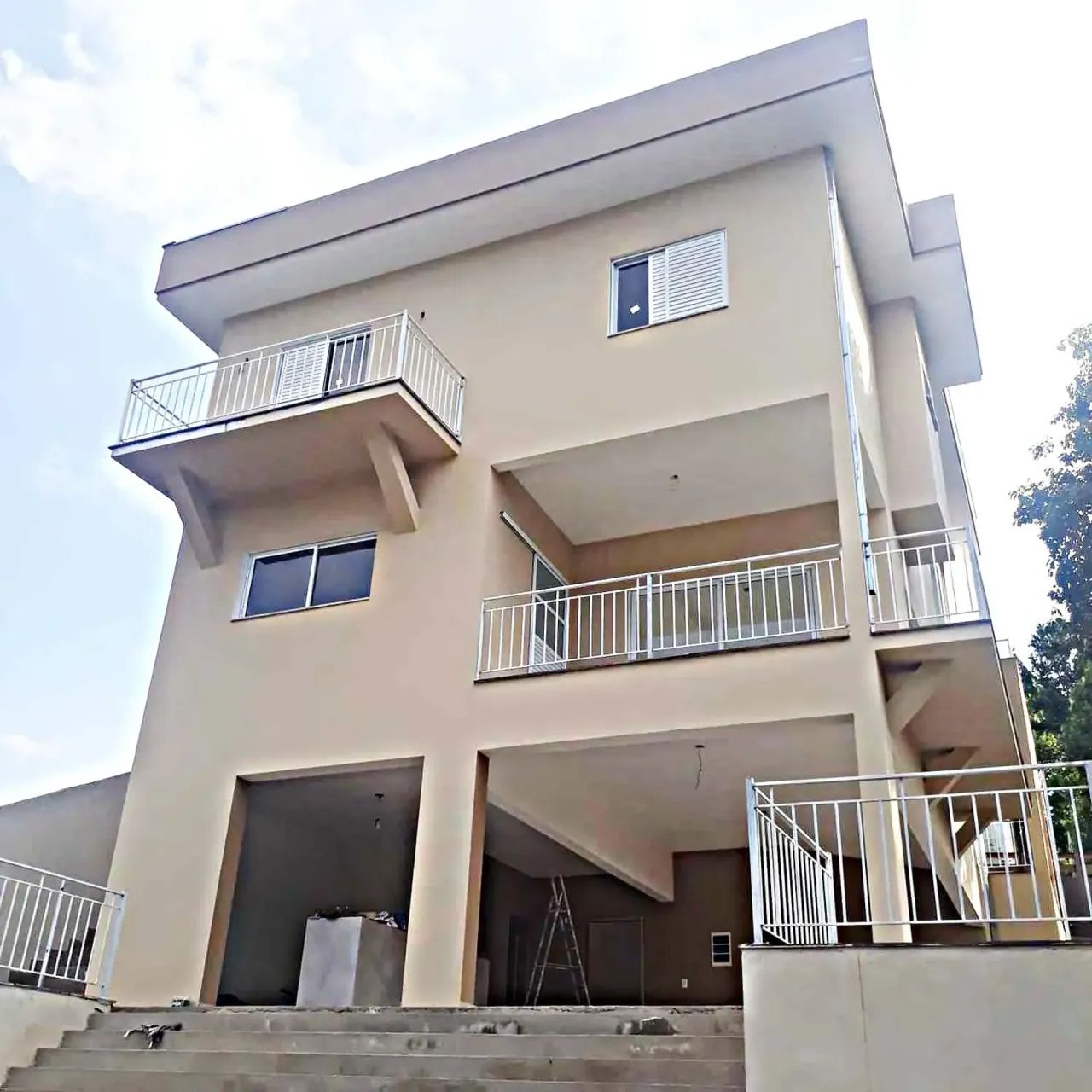 Casa no cond.Capitalville com 400 m2 com 4 suítes