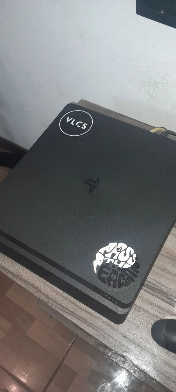 Playstation 4 slim