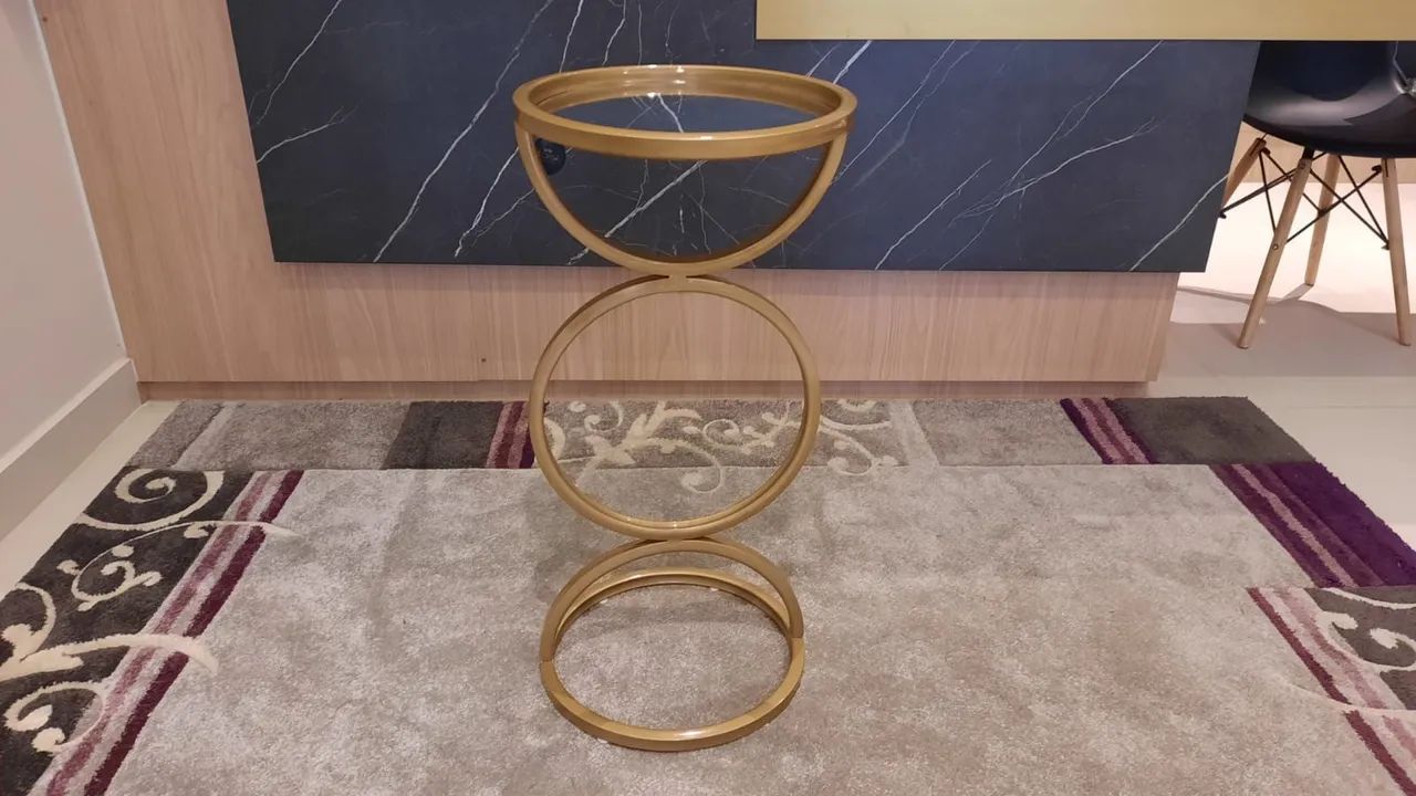 Mesa de Apoio Dourada com Espelho - Sofisticação para o seu Ambiente! - Foto 3