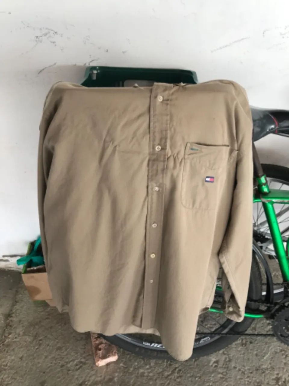 Camisa Tommy Hilfiger Original - Bege Khaki 100% Algodão - Tam M - Ja usada algumas vezes  - Foto 3
