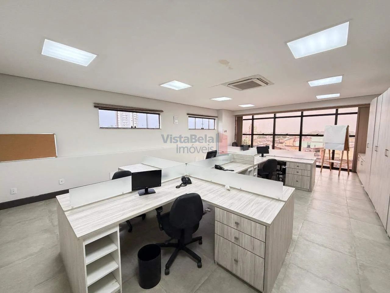 Sala Comercial mobiliada para Locação próximo ao Centro de Pindamonhangaba